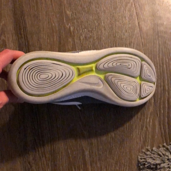 Nikes - Picture 3 of 4